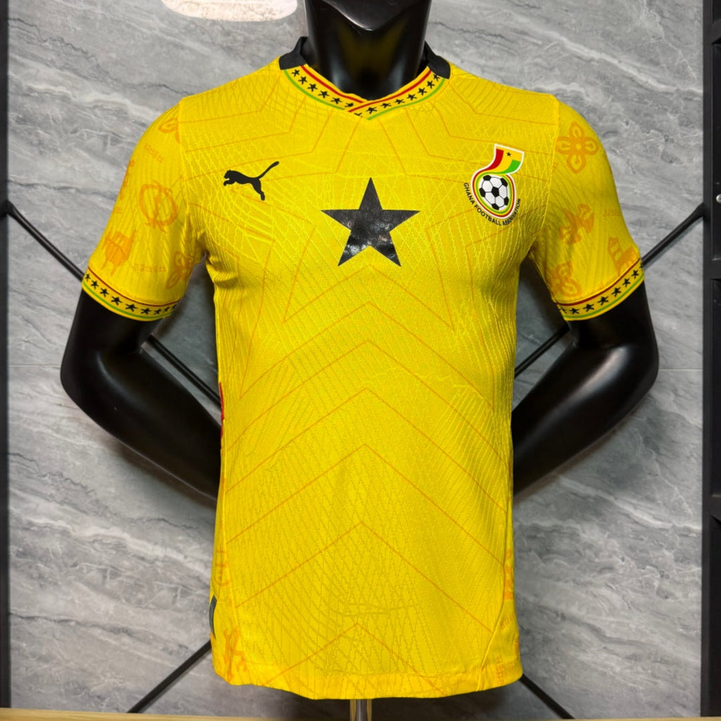 Maillot Jaune 25/26 Ghana Le 12-ème Maillot, maillot de joueur de football avec logo et détails jaunes visibles.