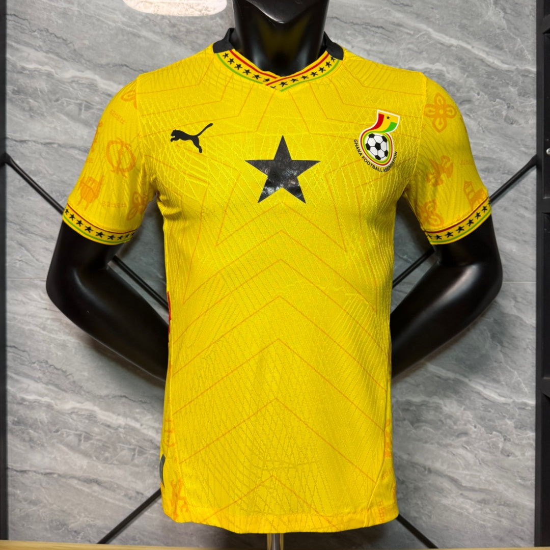 Maillot Jaune 25/26 Ghana Le 12-ème Maillot, maillot de joueur de football avec logo et détails jaunes visibles.