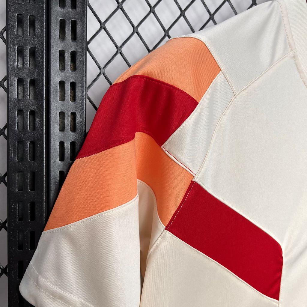 Maillot Lyon concept 2024-25 de la marque Le 12 -ème Maillot, vue front avec design moderne et logo de l'équipe.
