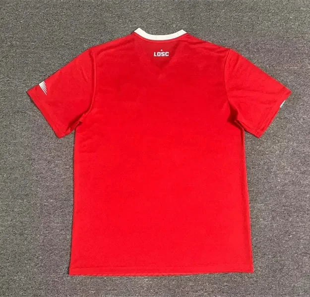 Maillot domicile Lille 2023-2024 Le 12 -ème Maillot, maillot de football rouge et blanc avec logo de Lille.