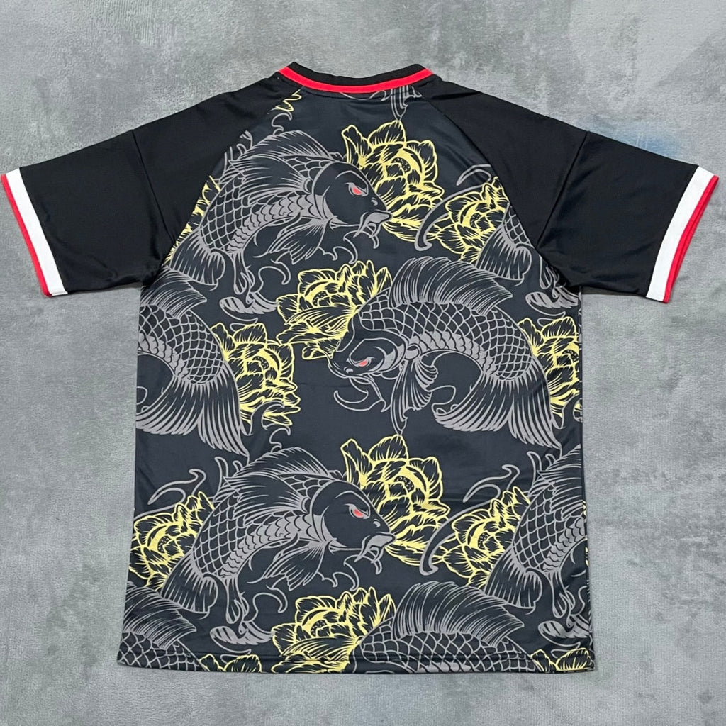 Maillot de football Le 12 -ème Maillot 24/25 style D, design japonais, vue de face avec logo et détails colorés.