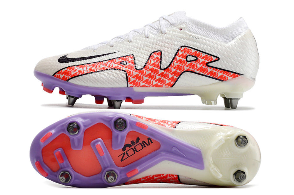Crampons Mercurial Vapor XV Elite de Le 12 -ème Maillot, vue de face avec crampons en métal pour football.