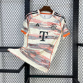 Maillot extérieur Bayern Munich 2025-26 Le 12 -ème Maillot, maillot de football avec logo et design sportif visible.