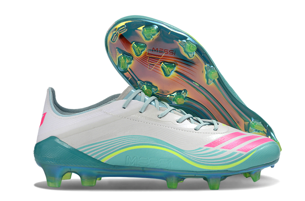 Crampons Didas F50 ELITE FG de Le 12 -ème Maillot, attaches métalliques pour chaussures de football, vue de face.