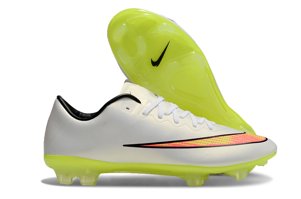Crampons Mercurial Vapor X de Le 12 -ème Maillot, vue de dessus, avec semelles en caoutchouc pour football.