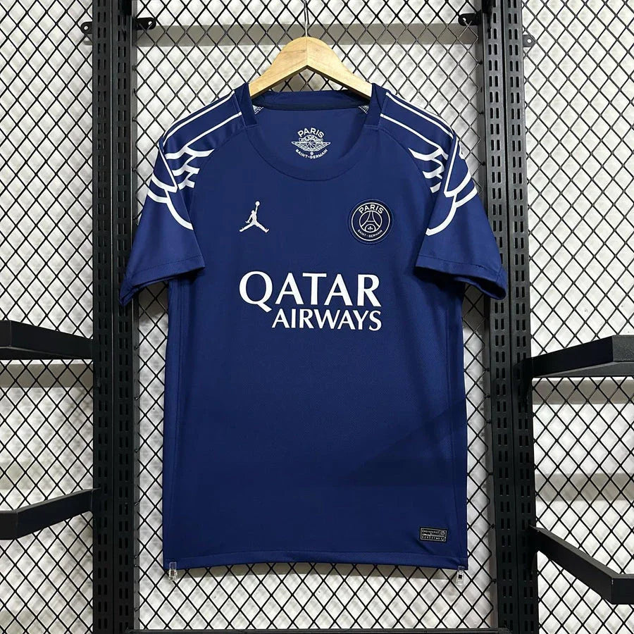 Maillot third 2024/2025 Paris Saint-Germain Le 12-ème Maillot, maillot de football avec logo PSG et design moderne.