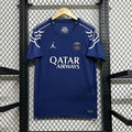 Maillot third 2024/2025 Paris Saint-Germain Le 12-ème Maillot, maillot de football avec logo PSG et design moderne.