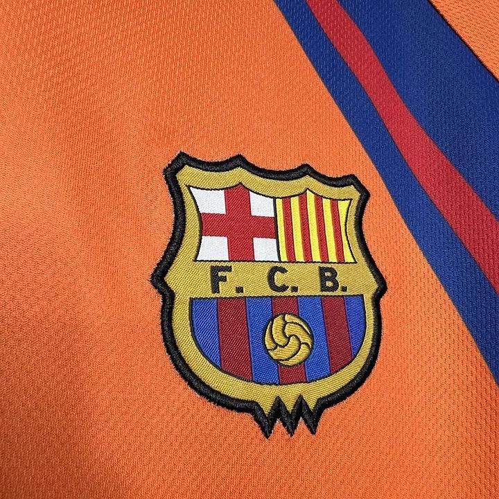 Maillot de football rétro FC Barcelone 1998 Le 12 -ème Maillot, maillot de sport bleu avec logo du club.