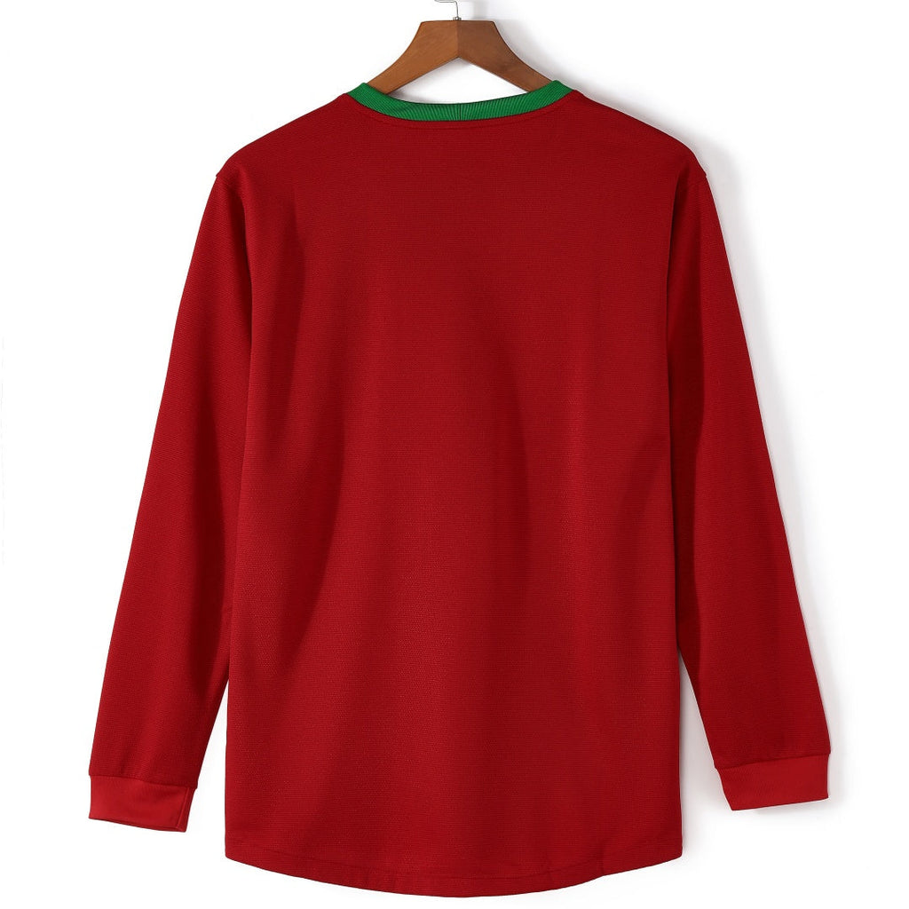 Maillot domicile rétro du Portugal 2012 à manches longues, marque Le 12 -ème Maillot, avec logo et détails sportifs.