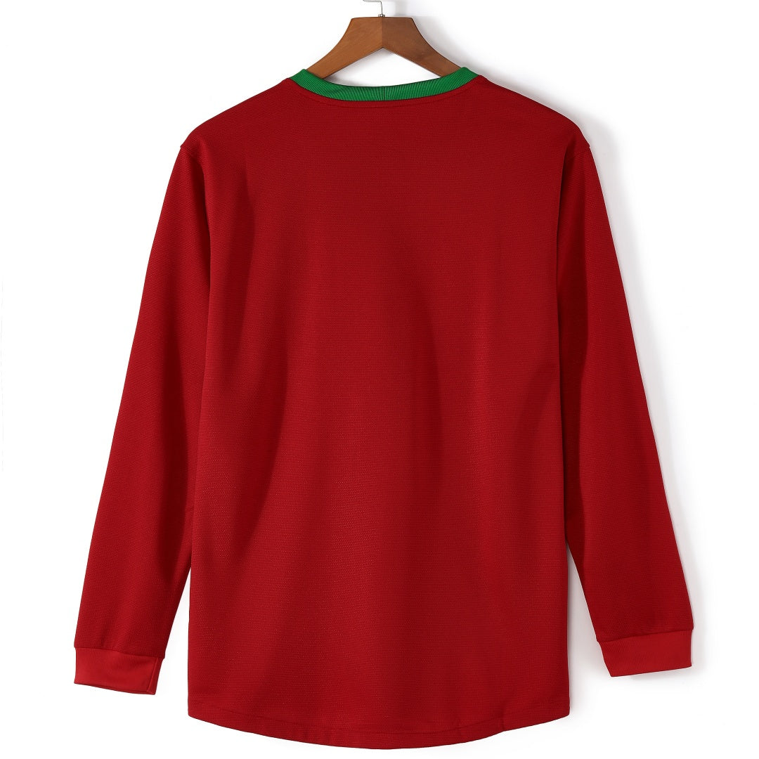 Maillot domicile rétro du Portugal 2012 à manches longues, marque Le 12 -ème Maillot, avec logo et détails sportifs.