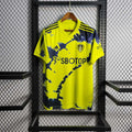 Maillot extérieur Leeds United 2022-23 Le 12-ème Maillot, maillot de football avec logo de Leeds United, vue frontale.