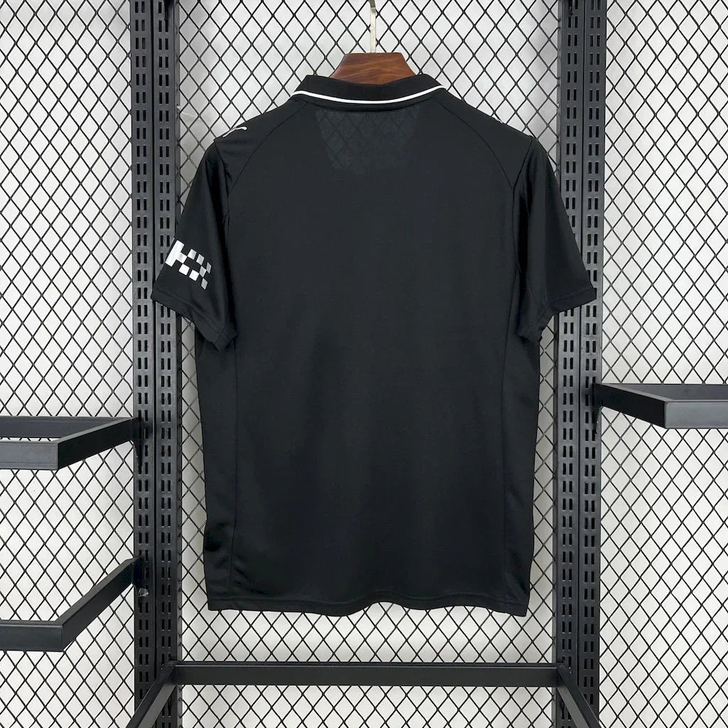 Maillot Manchester City 2025-26 de la marque Le 12 -ème Maillot, vue de face, avec logo et détails du design.