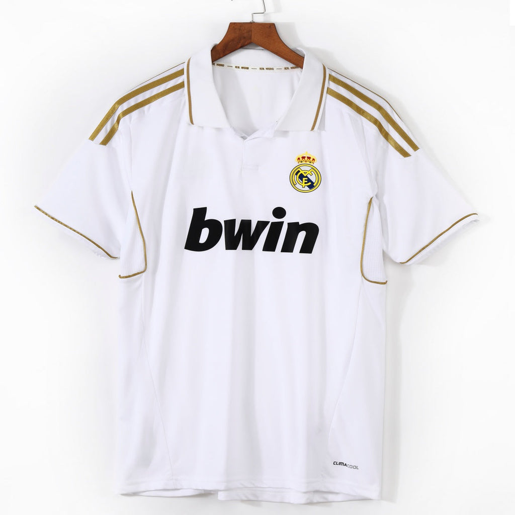 Maillot domicile rétro du Real Madrid 2011-2012, fabriqué par Le 12-ème Maillot, vue de face avec logo et détails du maillot.