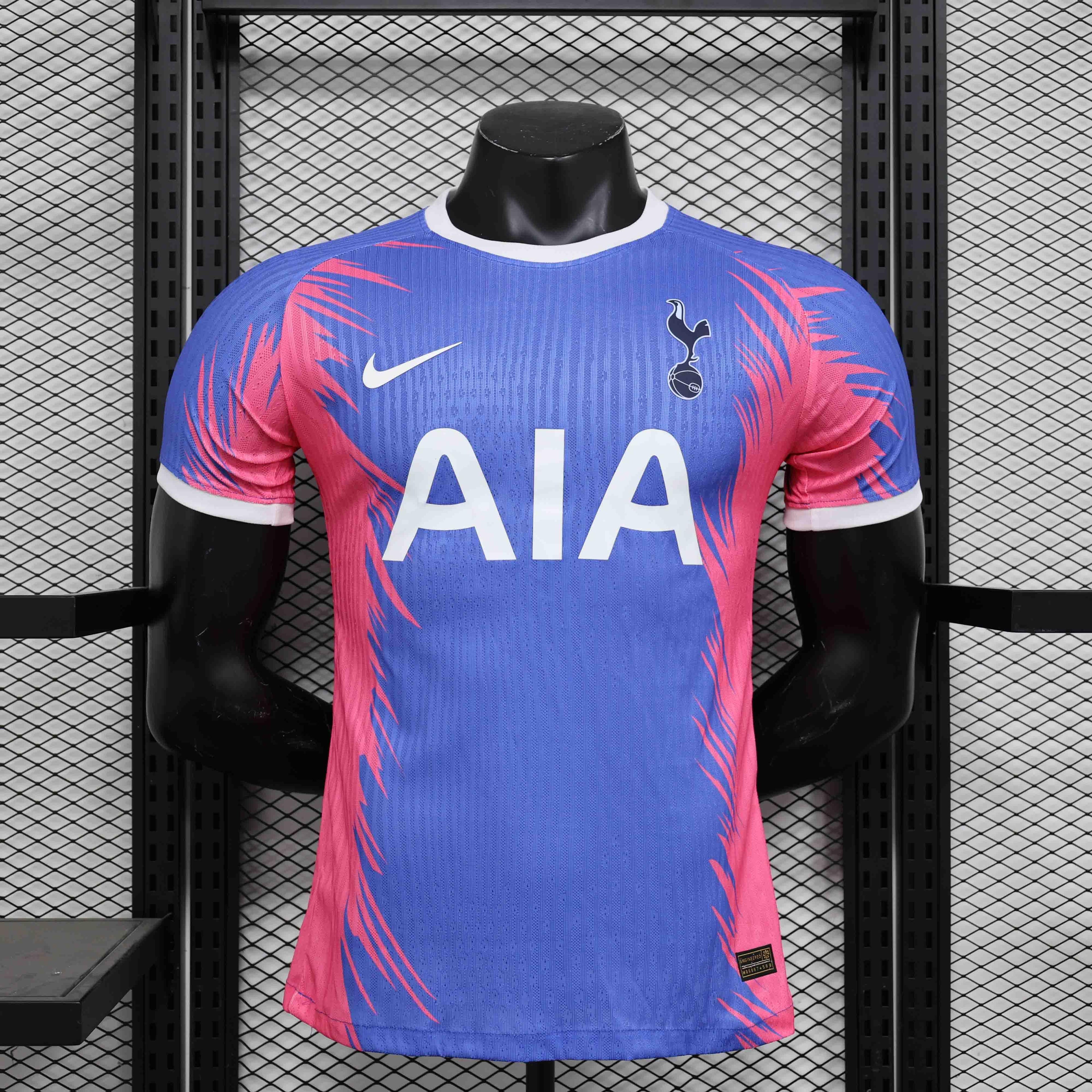Maillot Tottenham concept 2024-25 de Le 12 -ème Maillot, maillot de football avec logo et design moderne, vue de face.