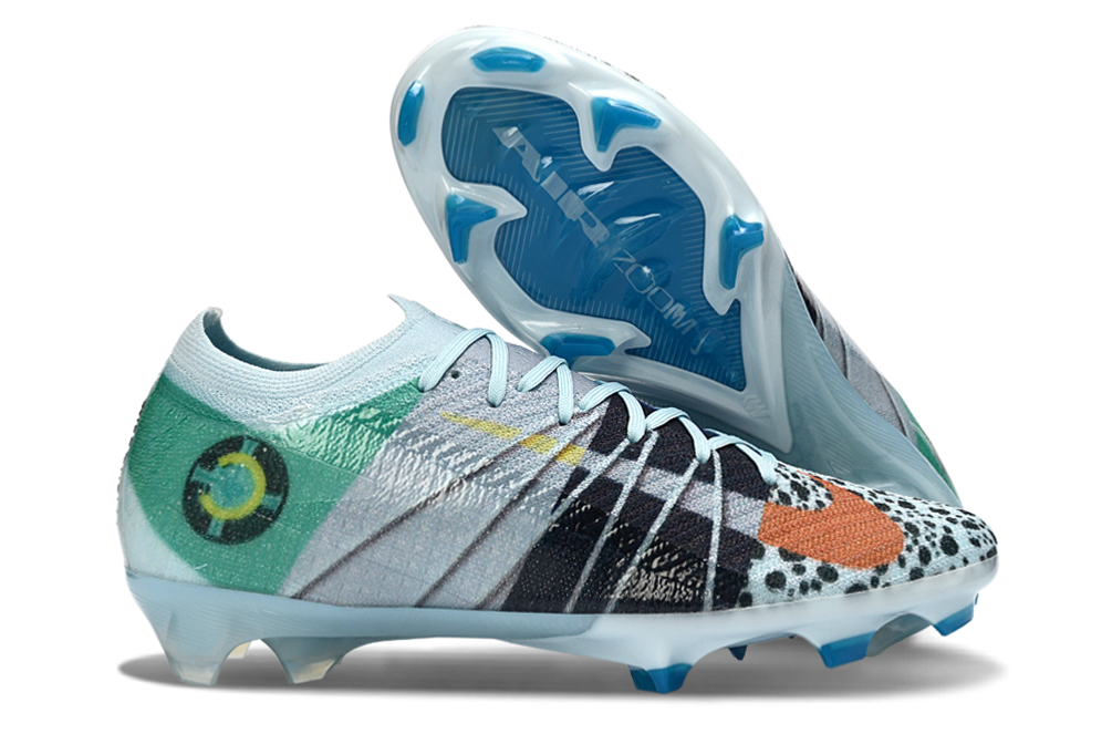 Crampons AIR Zoom Mercurial Vapor 16 Elite de Le 12 -ème Maillot, vue en gros plan, avec pointes en métal et design de football.