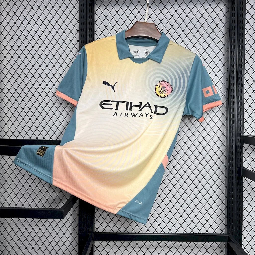 Maillot Manchester City foot 2024 2025 quatrième, marque Le 12 -ème Maillot, avec logo et design distinctif, vue frontale.