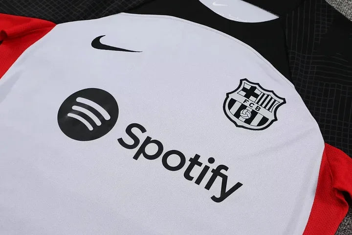 Maillot d'entraînement FC Barcelone 2023-2024 Le 12-ème, maillot de football bleu avec logo du club, vue de face.