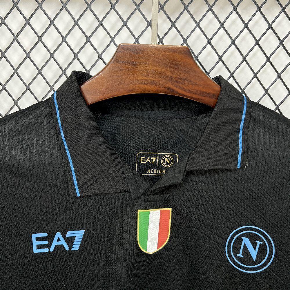 Maillot extérieur Naples 2025-26 Le 12 -ème Maillot, maillot de football blanc avec logo et détails colorés.