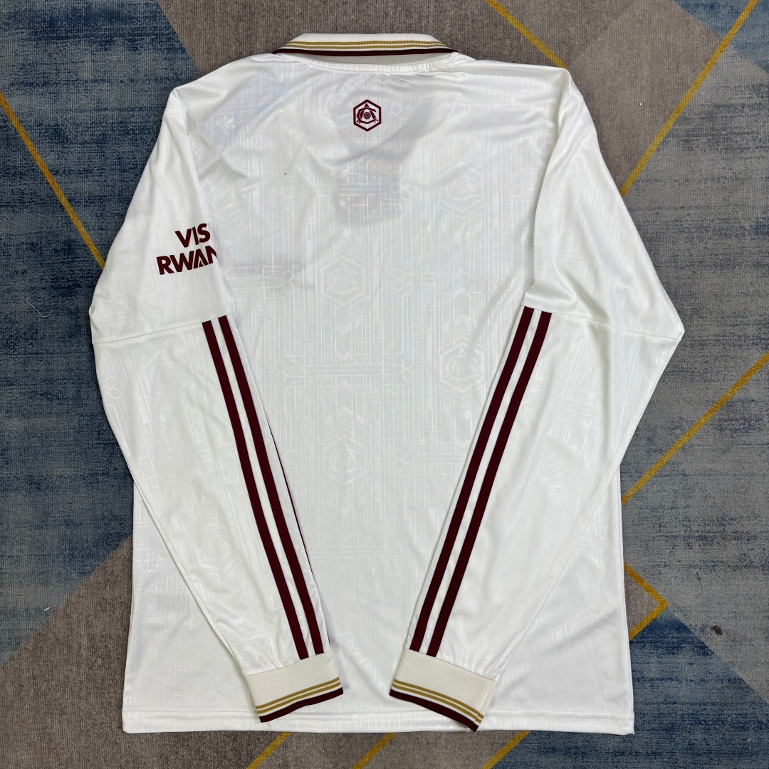 Maillot Arsenal third à manches longues Le 12 -ème Maillot, logo de l'équipe et design distinctif visible.