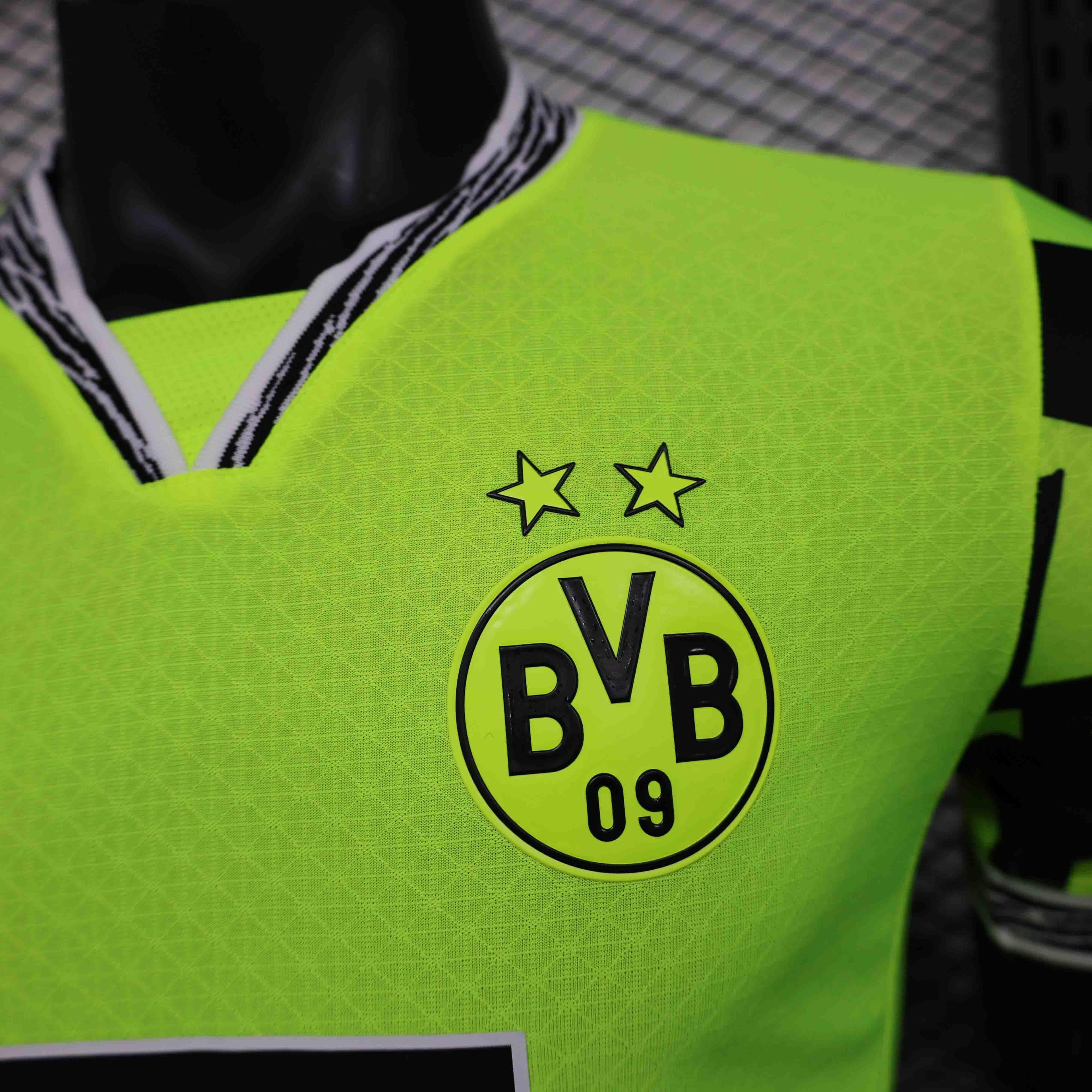 Maillot Dortmund concept 25-26 de Le 12 -ème Maillot, maillot de football avec logo et détails du club Dortmund.
