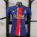 Maillot 25/26 PSG Le 12-ème Maillot, maillot de joueur PSG spécial A avec logo officiel et design bleu et rouge.