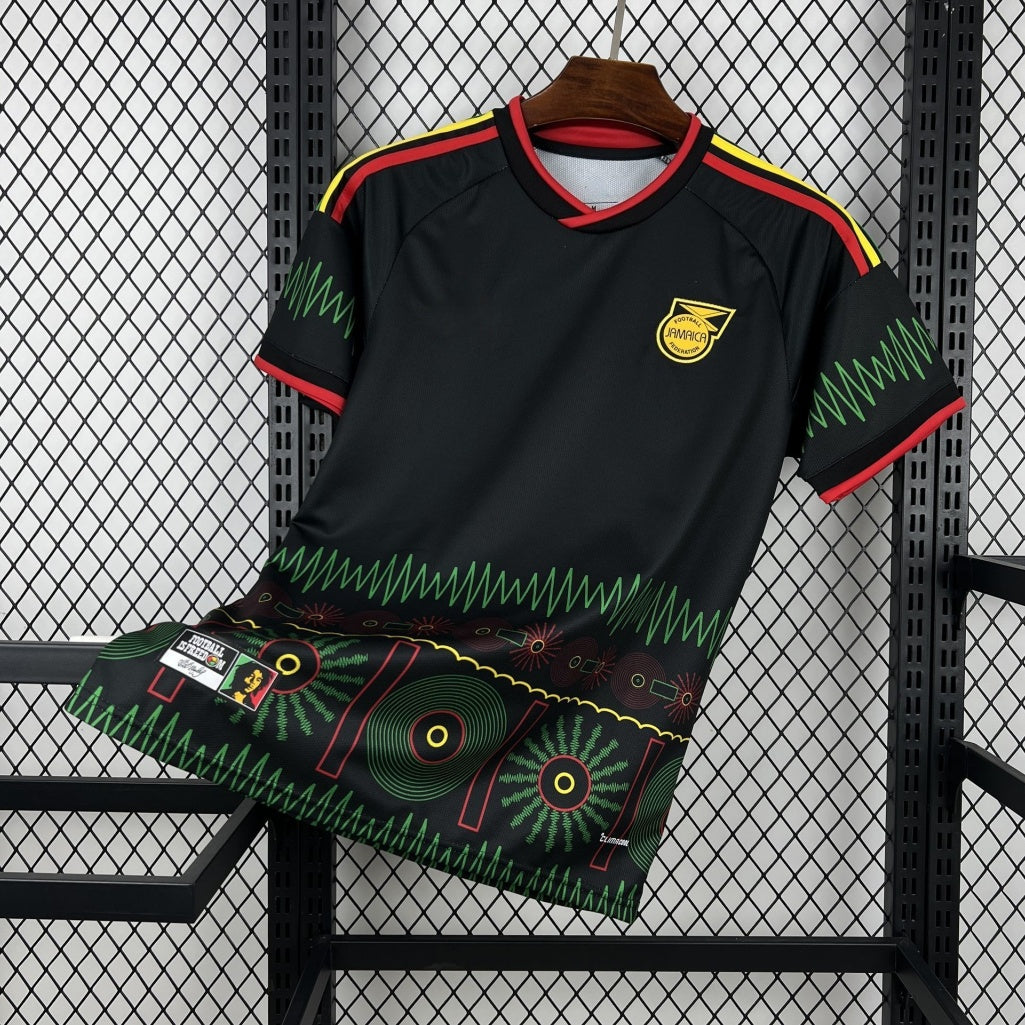 Maillot extérieur pour enfants Le 12 -ème Maillot, modèle 25/26 Jamaica, avec logo et design coloré.