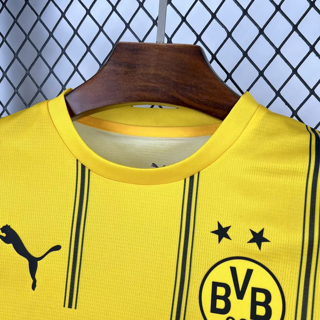 Maillot Dortmund concept 2025-26 de Le 12 -ème Maillot, maillot de football avec design innovant pour la saison 2025-26.