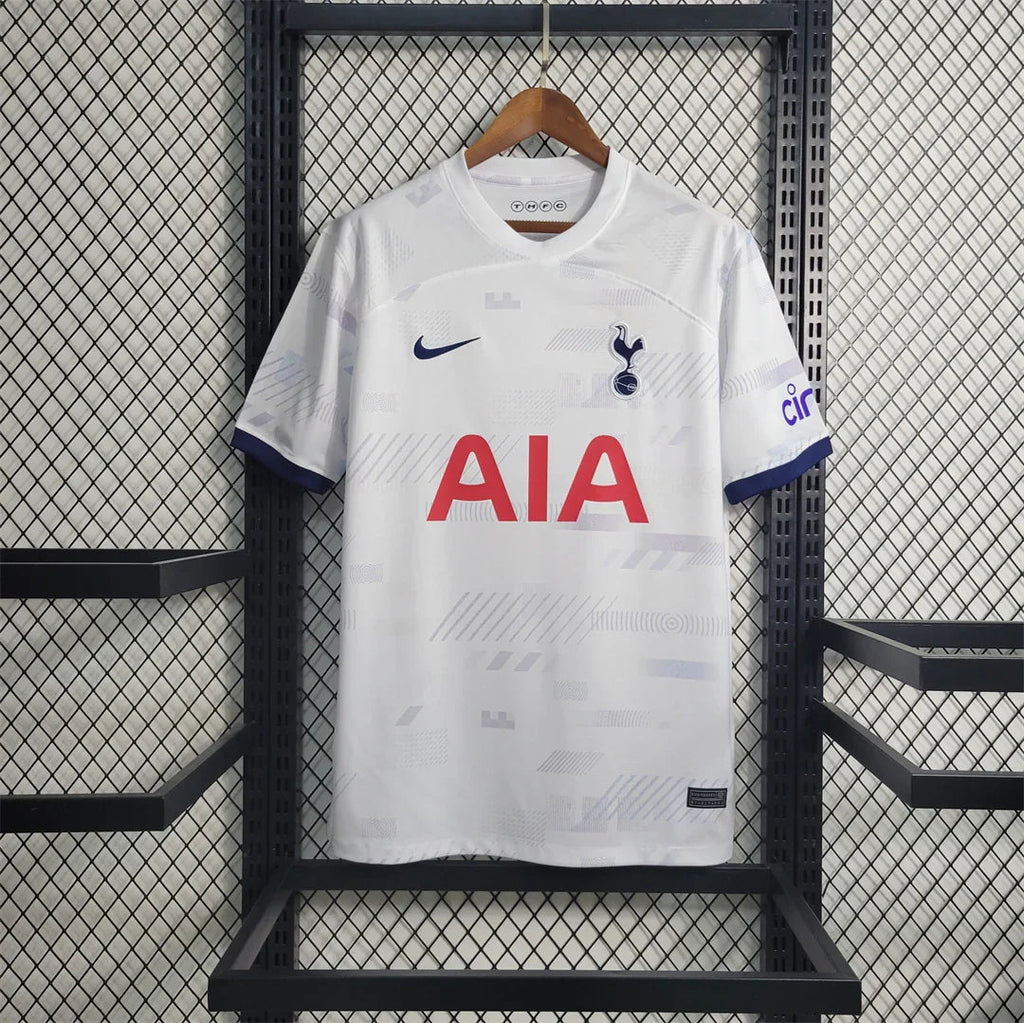 Maillot Tottenham 2023-24 de la marque Le 12-ème Maillot, vue de face avec logo et designs du club en détail.