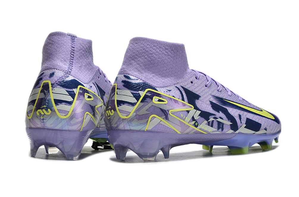Crampons Mercurial Superfly IIX Elite de Le 12 -ème Maillot, vue détaillée avec pointes en métal et semelle en caoutchouc.
