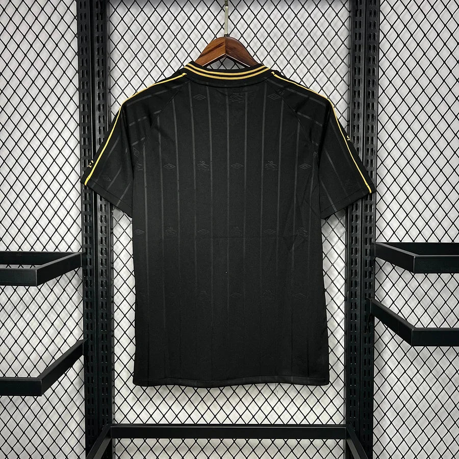 Maillot Santos 24/25 Charlie Brown Jr de Le 12 -ème Maillot, maillot de football avec logo et numéros visibles dessus