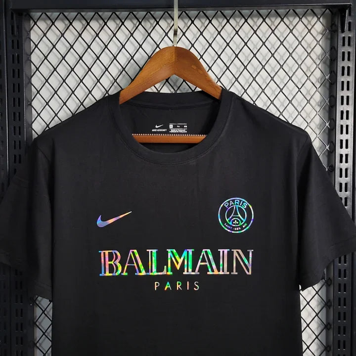 Maillot Paris Saint-Germain saison 2023-2024 édition concept, marque Le 12 -ème Maillot, vue de face avec logo et design moderne