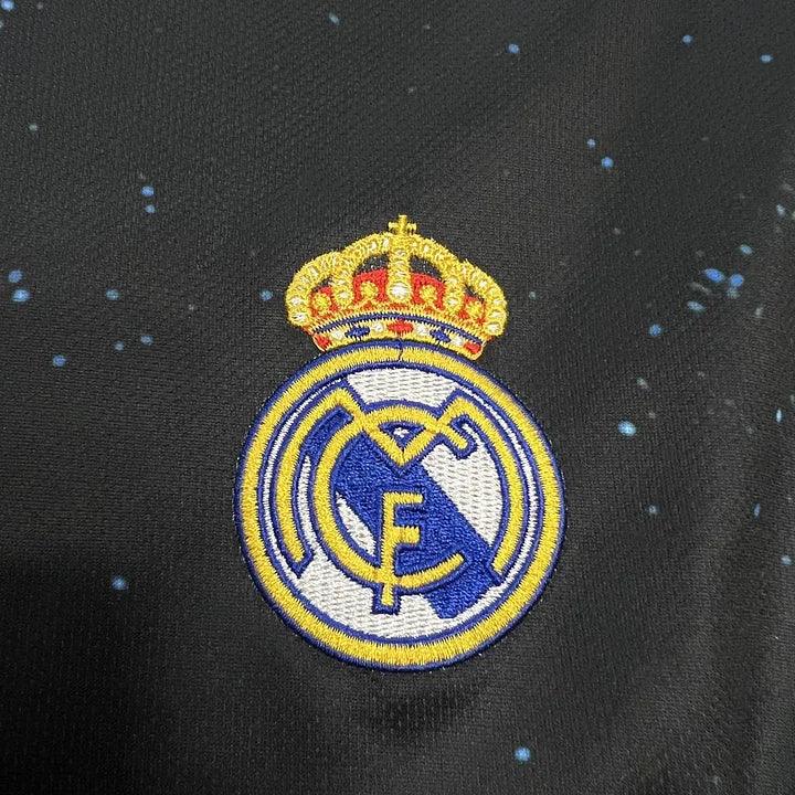 Maillot de football concept Real Madrid 2024-2025, marque Le 12-ème Maillot, avec design moderne et logo du club.