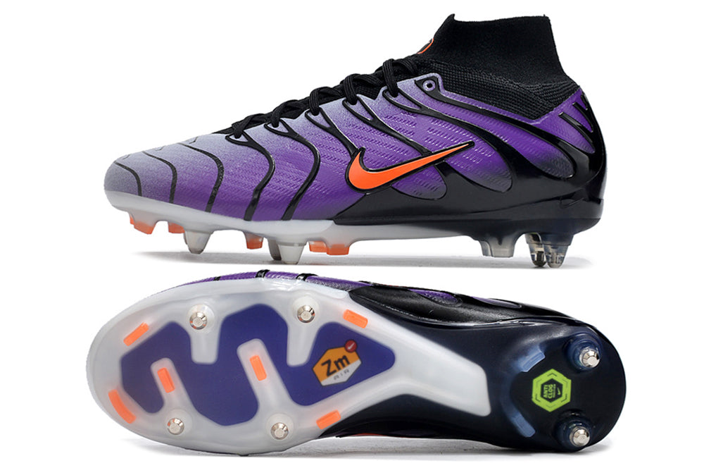 Crampons Mercurial Superfly IX Elite avec semelles en métal et pointes en acier, conçus pour la performance sur le terrain.