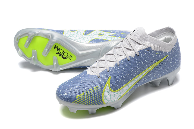 Crampons Mercurial Vapor XV Elite pour football, avec semelles en acier et design léger, conçus pour performance sur le terrain.