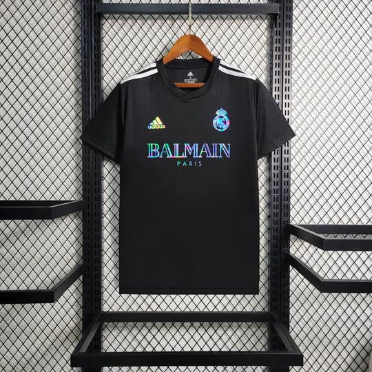 Maillot Real Madrid foot Balmain Noir 2023 2024, maillot de football noir avec logo et détails de la saison 2023-2024.