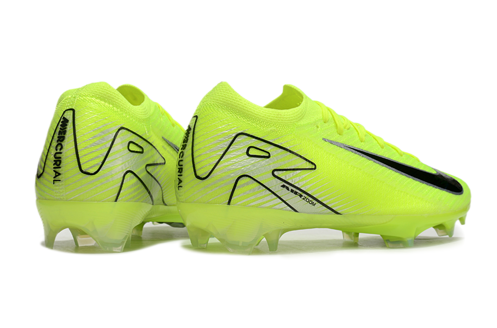Crampons Mercurial Vapor 16 Elite XXV de Le 12 -ème Maillot, vue des spikes et du design du chausson.