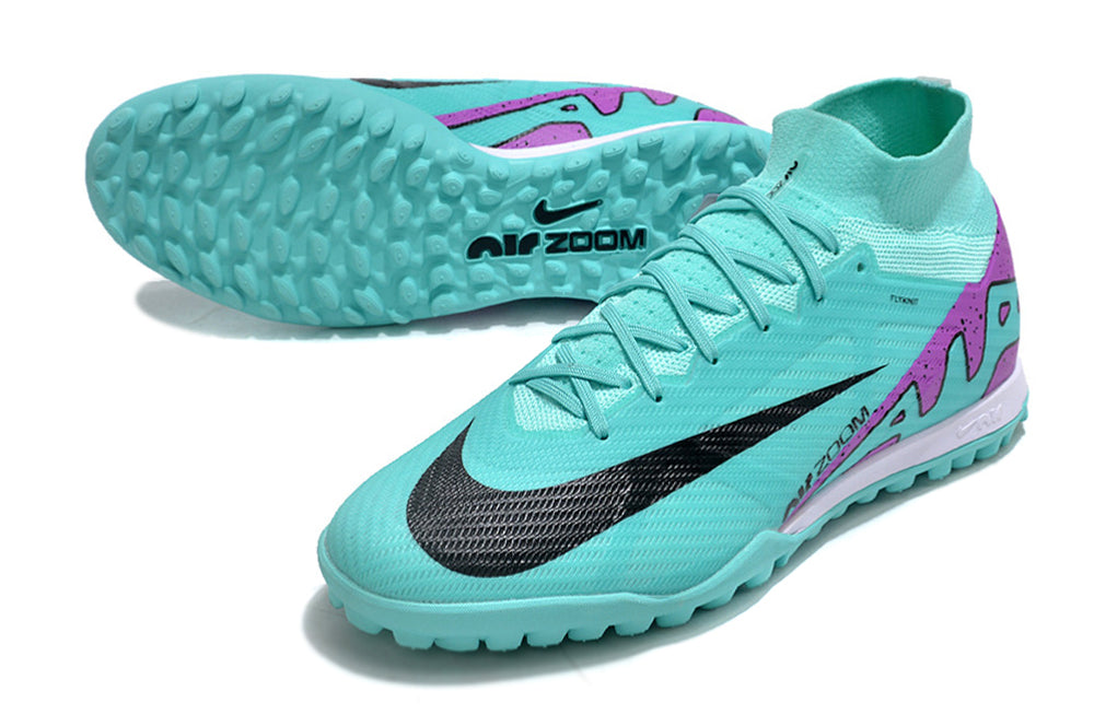 Crampons Mercurial Superfly IX Elite pour football, avec crampons métalliques et design performant, montés sur chaussures de sport.