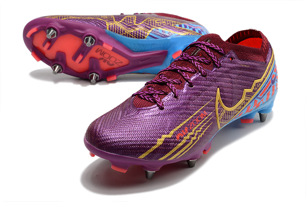 Crampons Mercurial Vapor XV Elite de Le 12 -ème Maillot pour football, vue des crampons et de la semelle.