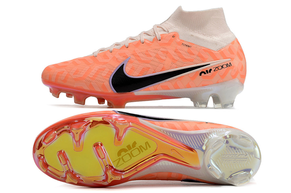 Crampons Mercurial Superfly IX Elite pour football, conçus pour la performance et la rapidité sur le terrain.