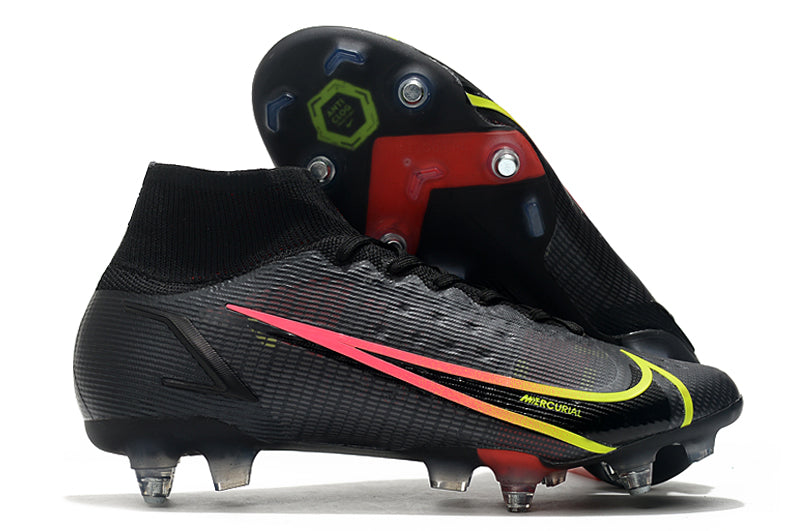 Crampons Mercurial Superfly VIII Elite SG PRO Anti Clog de la marque Le 12 -ème Maillot, vue en gros plan avec crampons métalliques
