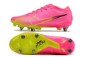 Crampons Mercurial Vapor XV Elite de Le 12 -ème Maillot, fixations en acier, conçus pour la performance sur terrain dur.