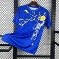 Maillot de football Real Madrid bleu 25/26, modèle spécial, par la marque Le 12 -ème Maillot, vue de face.