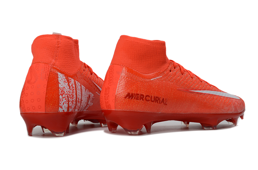 Crampons Air Zoom Mercurial Superfly IIX Elite de Le 12 -ème Maillot, semelles en caoutchouc et crampons métalliques pour football.
