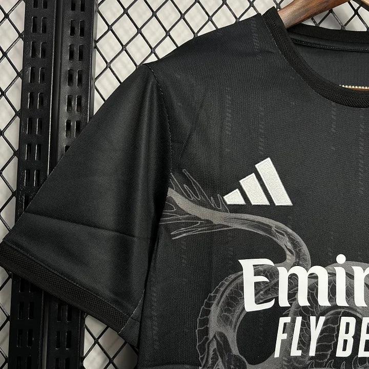 Maillot de football Real Madrid 2024-2025 noir, marque Le 12 -ème Maillot, vue de face avec logo et détails.