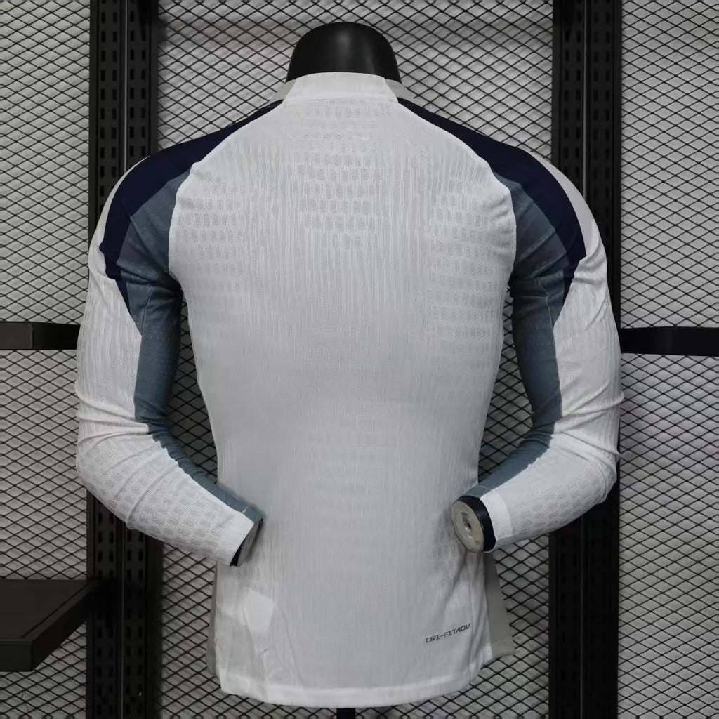 Maillot Tottenham manches longues 2025-26 de la marque Le 12 -ème Maillot, vue de face avec logo et design officiel.
