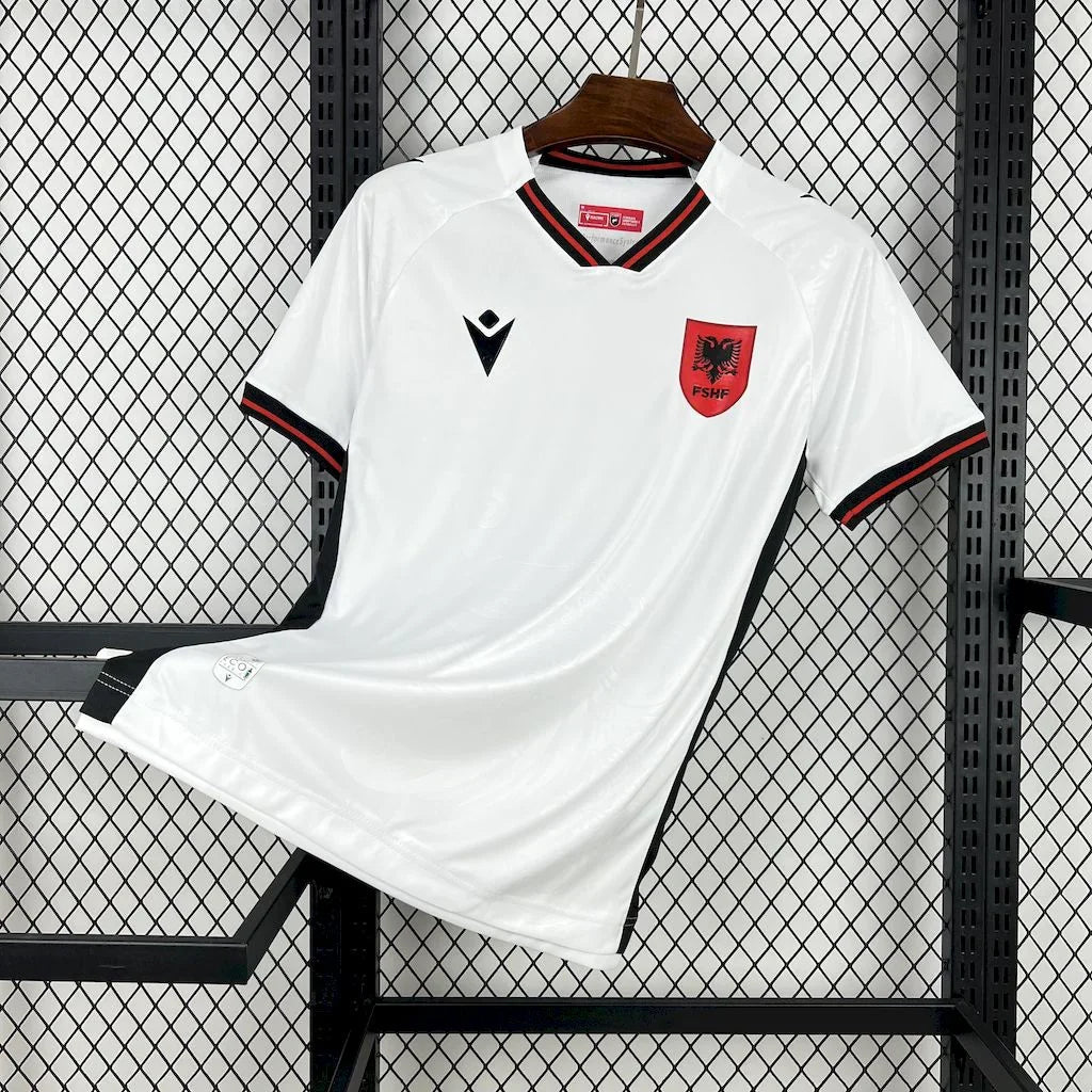 Maillot extérieur Albanie 2025 Le 12 -ème Maillot, maillot de football avec drapeau albanais et logo de l'équipe.