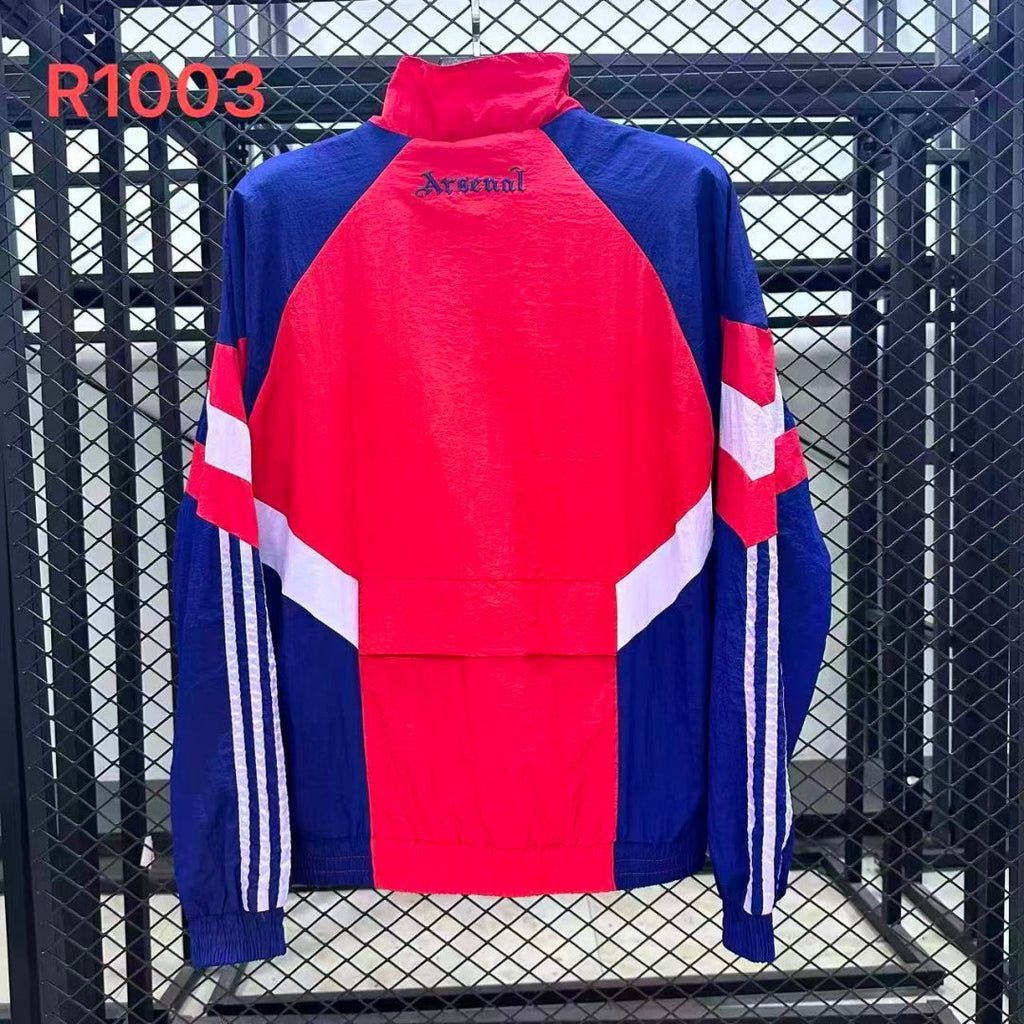 Veste coupe-vent réversible Arsenal Le 12 -ème Maillot, tissu léger, design sportif avec logos sur les deux côtés.