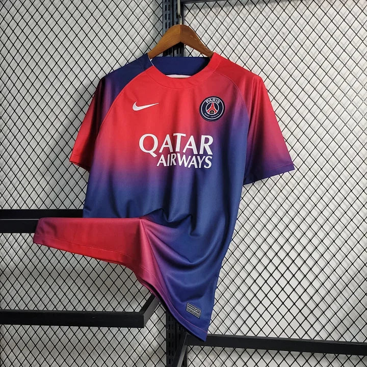 Maillot d'entraînement Le 12 -ème Maillot Paris 2023-2024, tissu léger avec logo Paris, vue de face sur fond blanc.