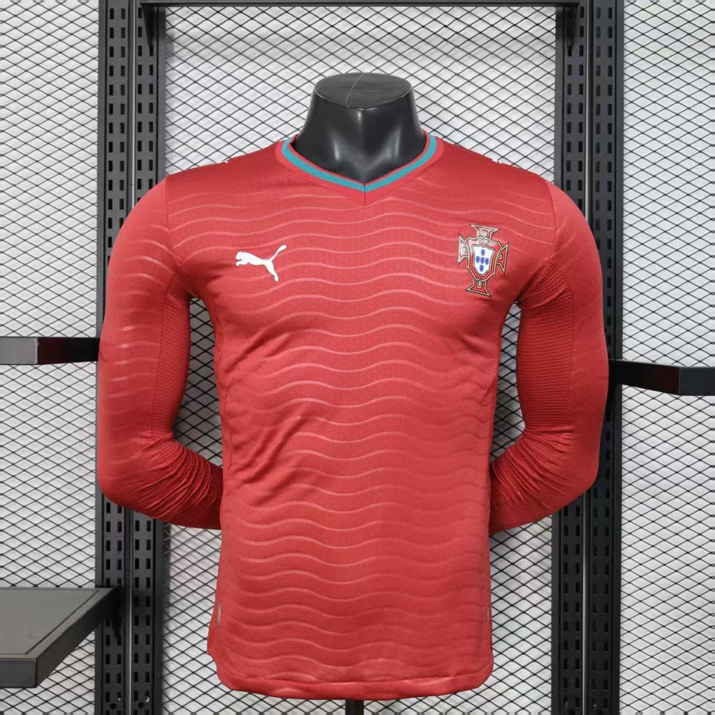 Maillot domicile Portugal 25/26 à manches longues, maillot de football de la marque Le 12 -ème Maillot, vue de face.