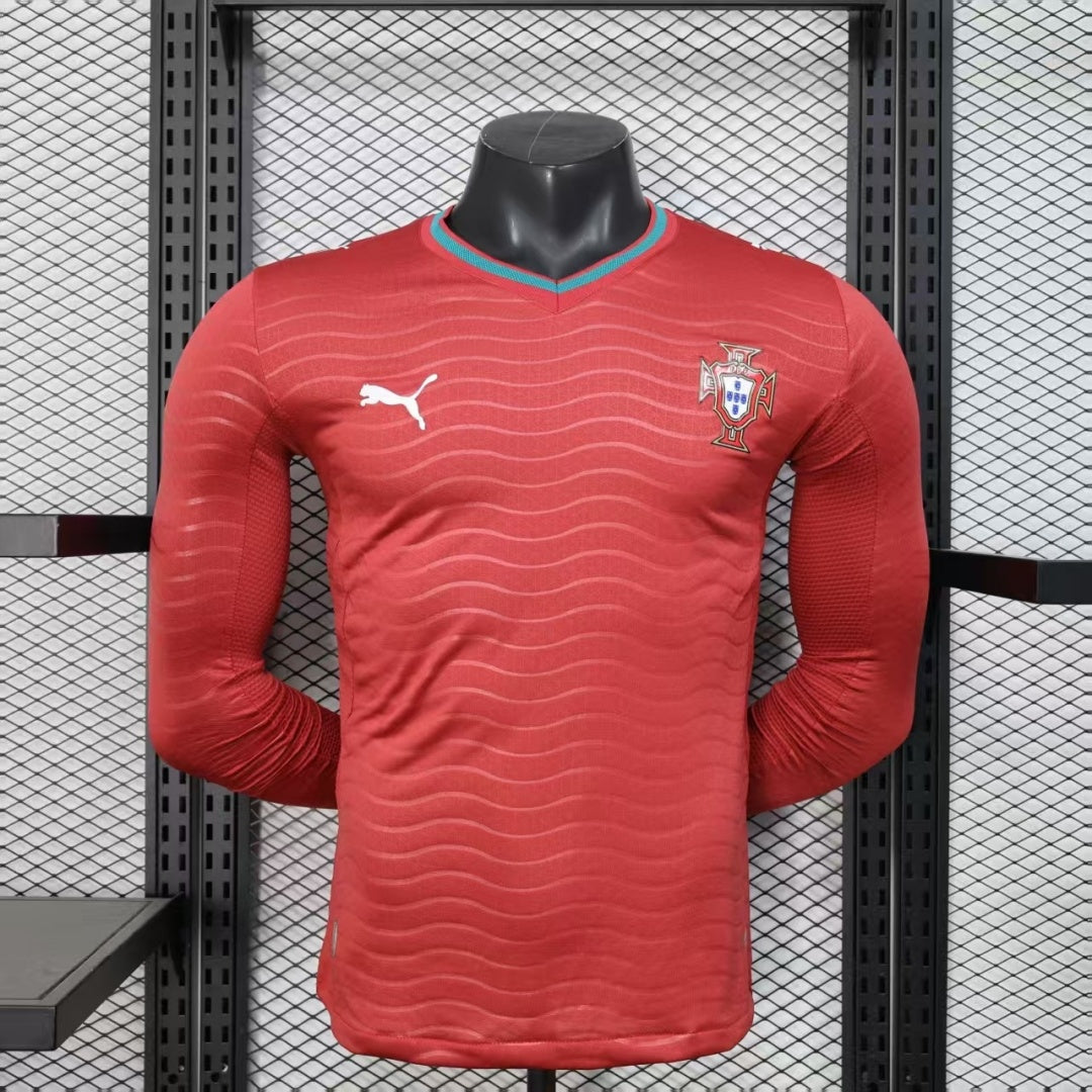 Maillot domicile Portugal 25/26 à manches longues, maillot de football de la marque Le 12 -ème Maillot, vue de face.